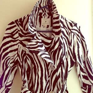 💲CLOSEOUT SALE💲NWT Zebra Printed Trench Coat