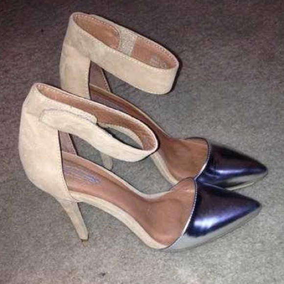 SOLD - Jeffrey Campbell pointed toe solitaire heel - Picture 2 of 3