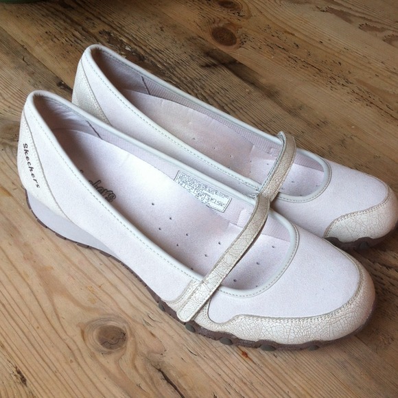🔴SOLD🔴NWB! Skechers!
