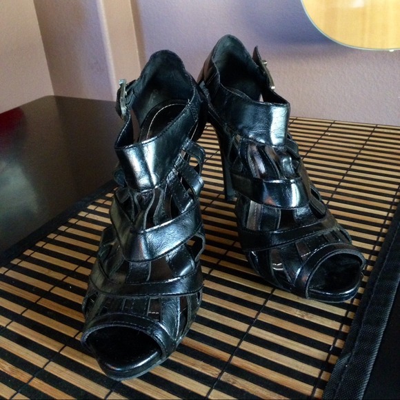 Black leather (man made) high heels - Picture 4 of 4