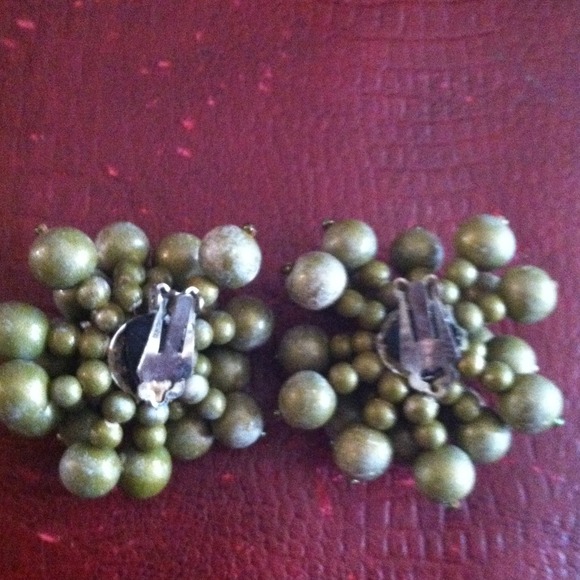 Bubbly Green Earrings - Picture 2 of 2