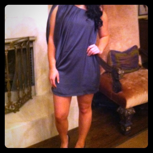 One shoulder grey dress