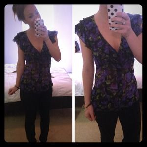 Gorgeous Floral Print Bebe top!!!