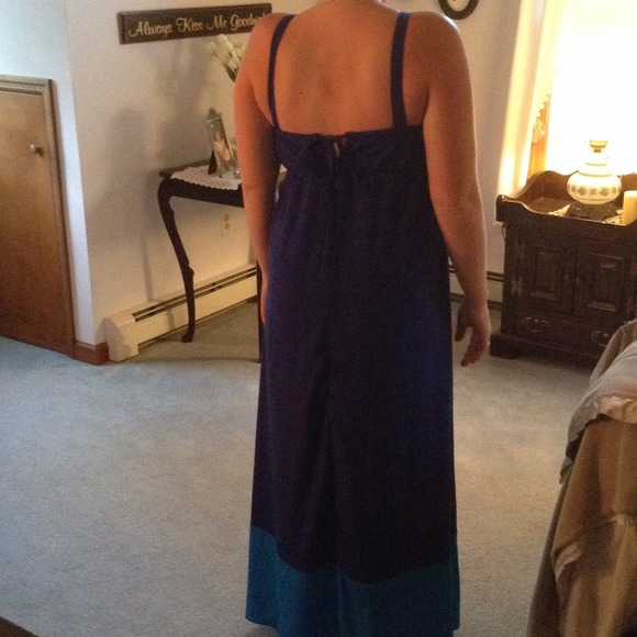 Silky blue color block maxi dress. - Picture 3 of 4