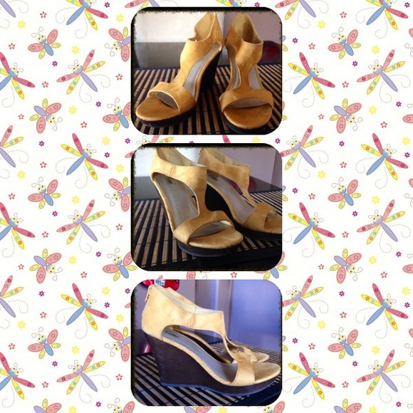 Faux suede Mustard Wedges