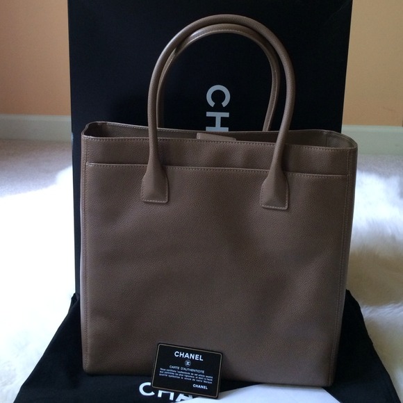 🚫SOLD🚫💯Authentic Chanel Tall N/S Cerf Tote - Picture 2 of 4