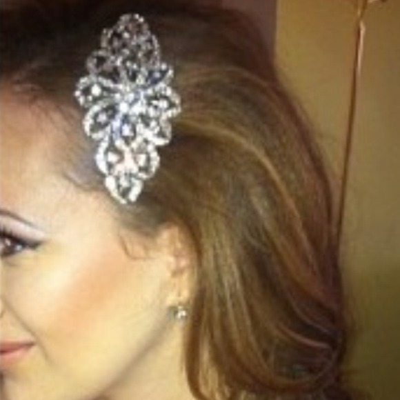 Crystal comb head piece