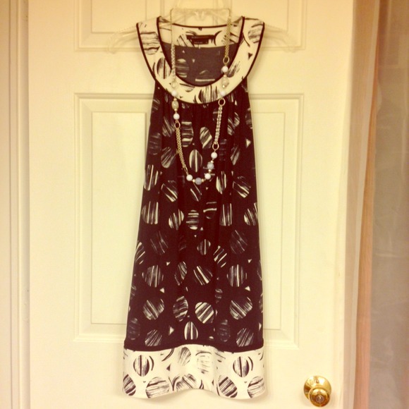 BCBGMaxAzria Dresses & Skirts - BCBG MAX AZRIA XS black and white dress