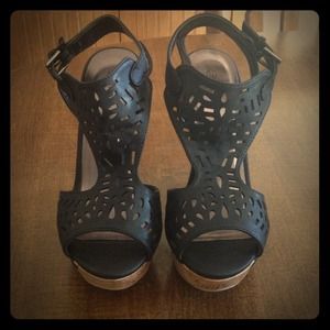 TRADED 💥 Wild Diva black wedges.