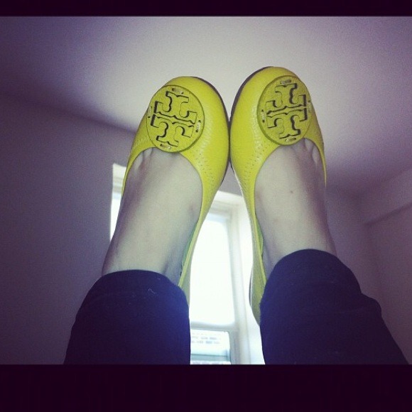 Tory Burch reva flat in dandelion