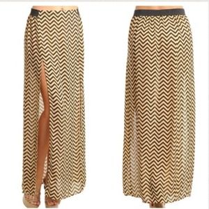 NWT Chevron tan & black Skirt!