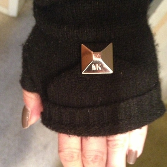 Just sharing- AWESOME MK fingerless wool gloves - Picture 2 of 4