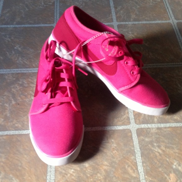 ⛔️SOLD ⛔️ nike pink/red canvas - Picture 3 of 3