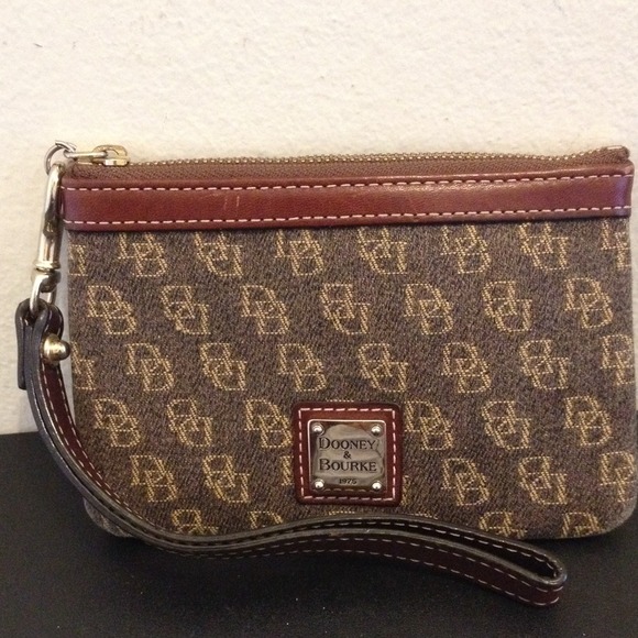 **SOLD**Authentic dooney & bourke wristlet