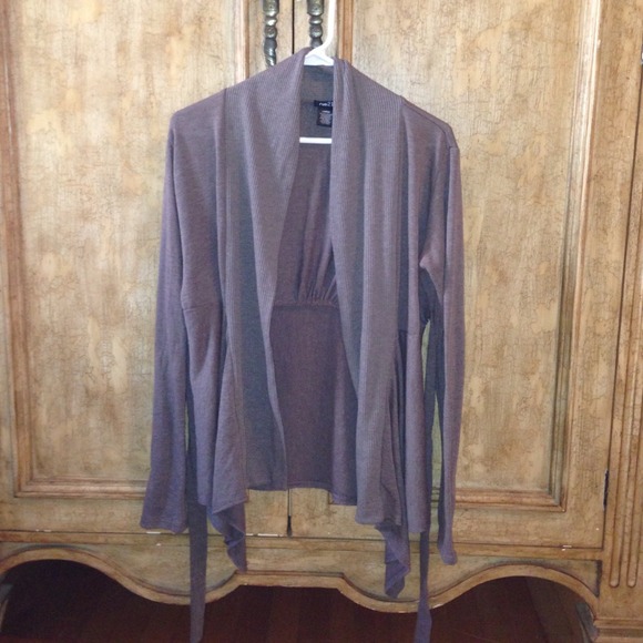 ❌Was sold in a bundle❌Taupe sweater!