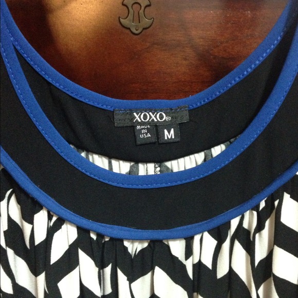 XOXO DRESS - Picture 2 of 3