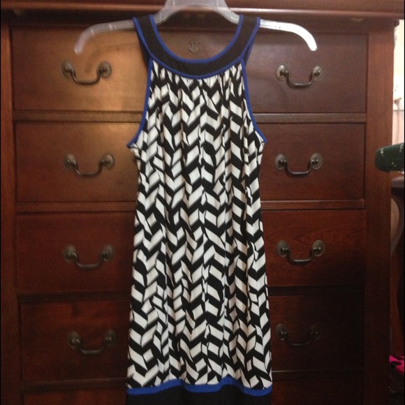 XOXO DRESS - Picture 3 of 3