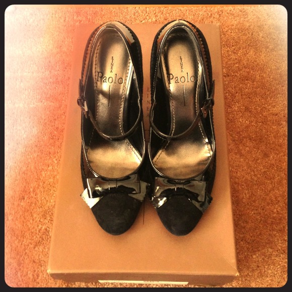 Linea Paolo heels with bow