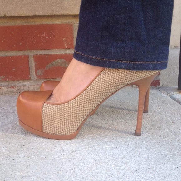 SALE🙀 YSL Tribute Two cap toe pumps! - Picture 3 of 4