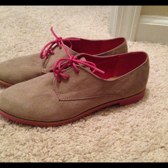 🚫SOLD 🚫Womens Oxfords Size 7.5 neutral color