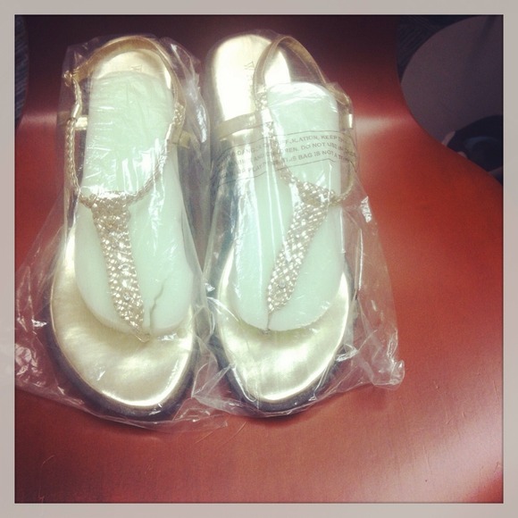 Gold sandal hills - Picture 4 of 4