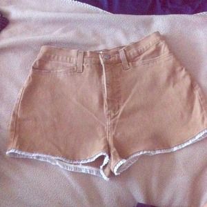 SOLD!Temp reduced priced✅$$-High waisted shorts!