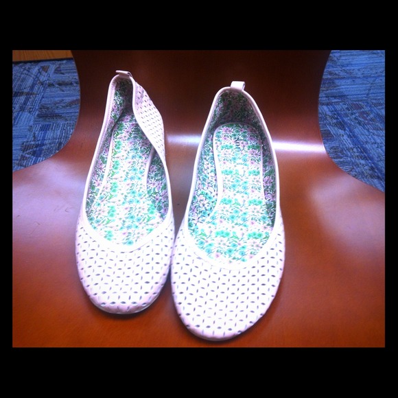 Pink casual wear closed toe flats