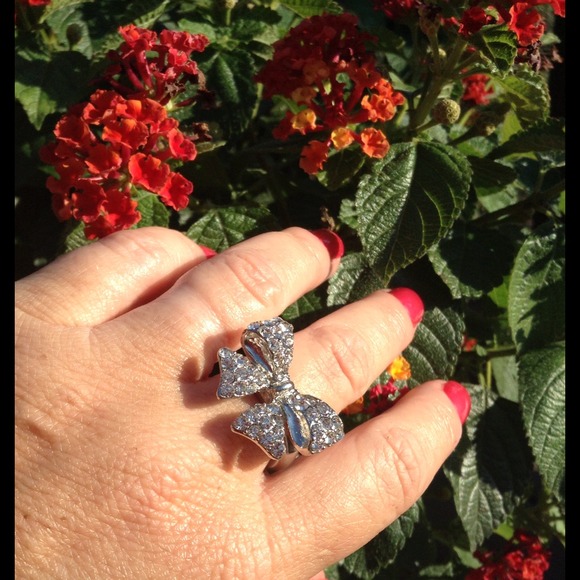 Jewelry - 🎉HOST PICK🎉🎀Rhinestone Adjustable Bow Ring🎀