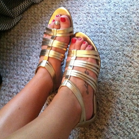 ❌Bundled❌Gold sandals! - Picture 2 of 3