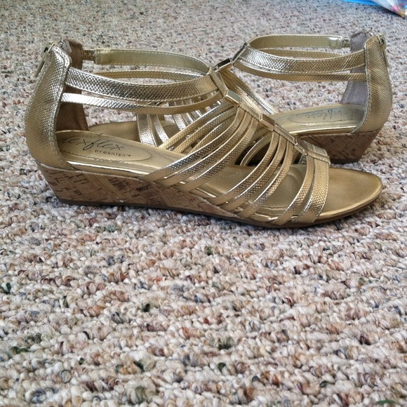 ❌Bundled❌Gold sandals! - Picture 3 of 3