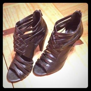 Rockin' black woven heels :)