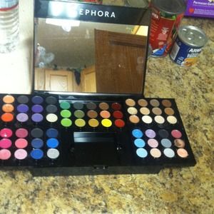 Cute sephora eyeshadow and lipgloss pallet
