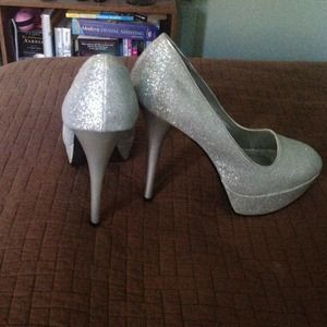 Silver sparkle heels ❤