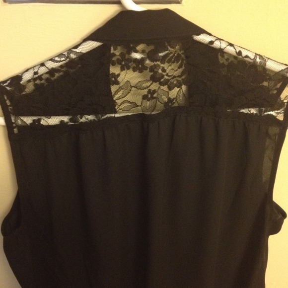 Chic lacy black top from express - Picture 3 of 3