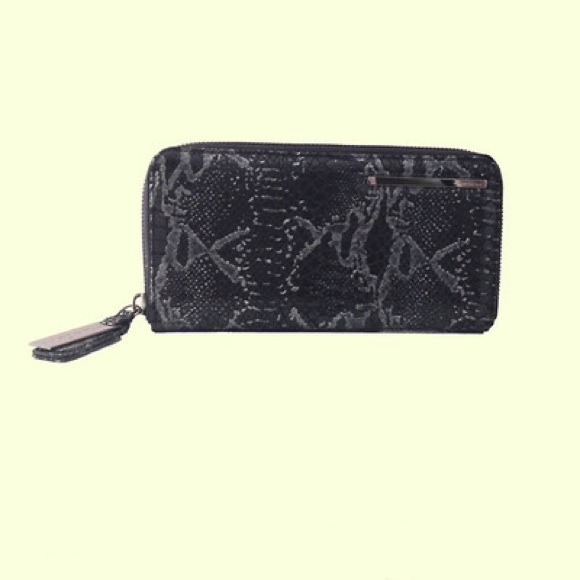 KENNETH COLE Zip around leather wallet