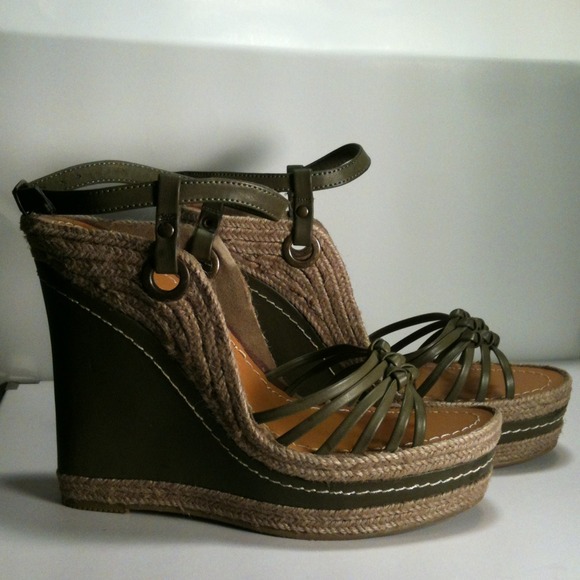 Mia (size 10)
