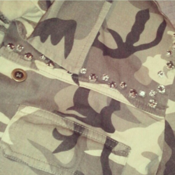 🚫BUNDLED🚫 Camo Utility Jacket with Rhinestones - Picture 3 of 3