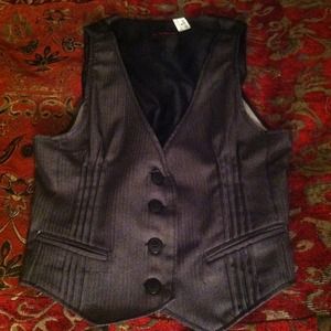 Fitted gray vest