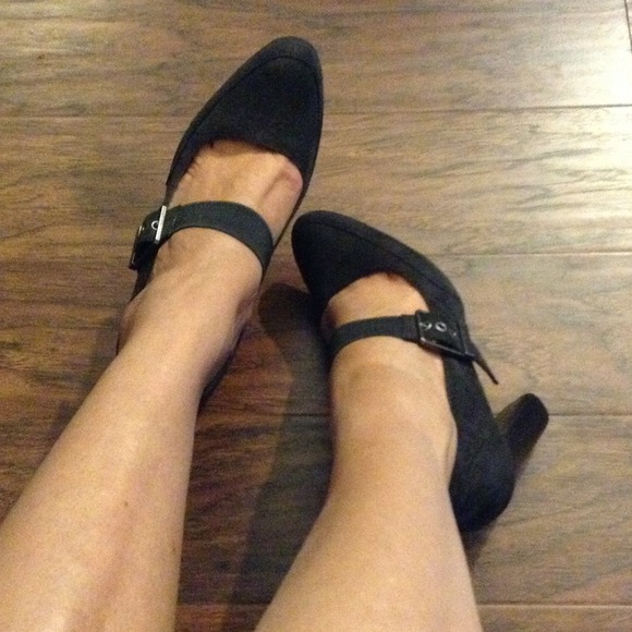 Vera Wang Shoes - 🎊HP🎉 Charcoal Grey Suede Buckle Mary Janes 7.5