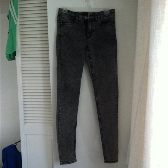 SOLD ❤️black acid wash super skinny jeans❤️