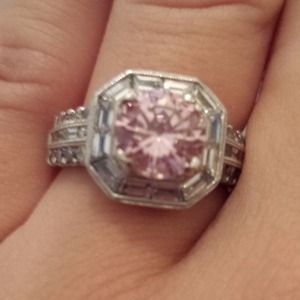 18K white gold diamond ring