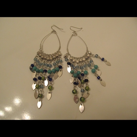 Cute dangle earrings. - Picture 2 of 2