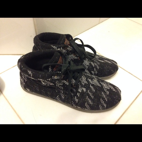 TOMS Sneakers