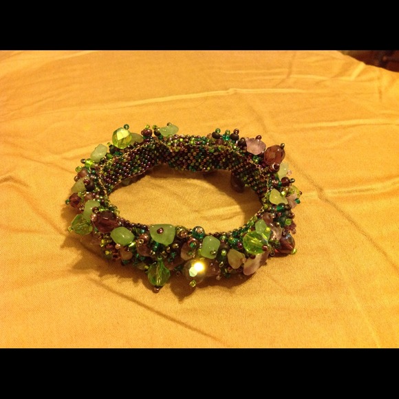 Glass and crystal beaded bracelet