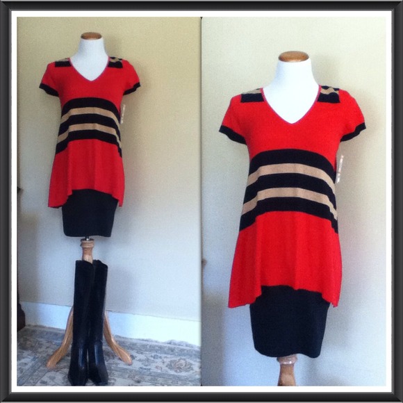 🚫SOLD🚫✨NWT✨Color-block, Shark-bite Sweater - Picture 2 of 3