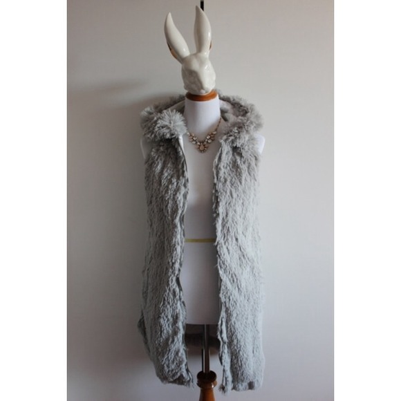 🚫❌SoLD🚫❌🎊Host Pick🎊New LF Store Faux Long Vest - Picture 2 of 3