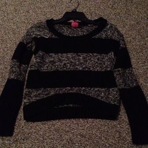 Black&grey crop sweater. Reserved.