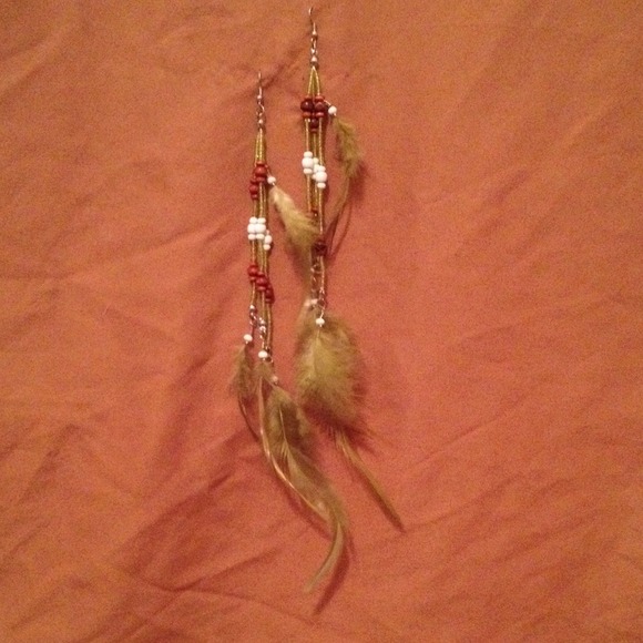 Long feathered earing!