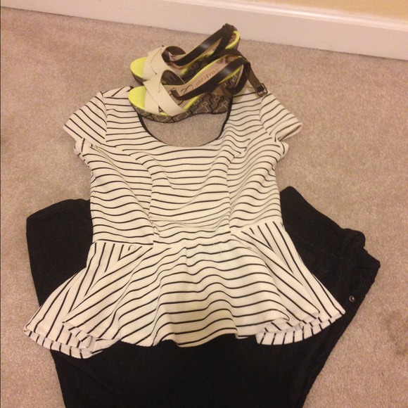 🚫Sold🚫Peplum Cream and black top