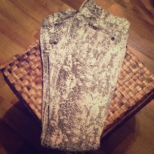 ✨BullHead Snakeskin Print Jeans✨